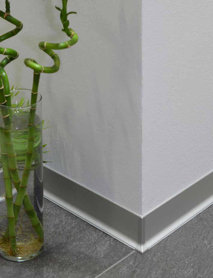 Væghjørner og kantprofiler Sokkelprofiler af aluminium Alternativet til den klassiske flisesokkel af stabil aluminium. Fås i to højder: 6 cm og 8 cm.