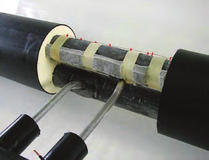 Inden montagen påbegyndes, kontrolleres at afisoleringen på hoved- og stikledningerne er korrekte. 560 mm Med 2 FlexPipe-afgreninger skal der være afisoleret 560 mm på hovedledningen.
