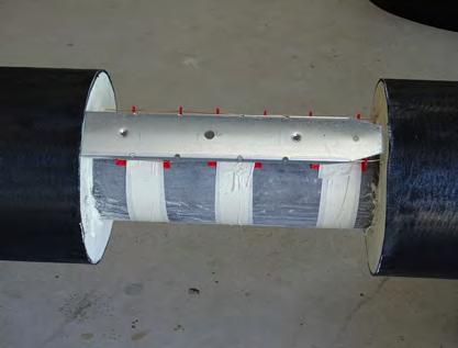 Montage af rygskinne Rygskinnen, til at bære svejsetrykket ved den langsgående svejsning, placeres 8 10 cm fra top af rør.