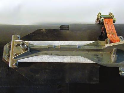 2.12.5 BandJoint - TwinPipe Ø225 315 mm Montage af trykbånd / -skinne, fortsat Samtidig sikres det, at trykskinnen centrerer over muffen i langsgående retning.