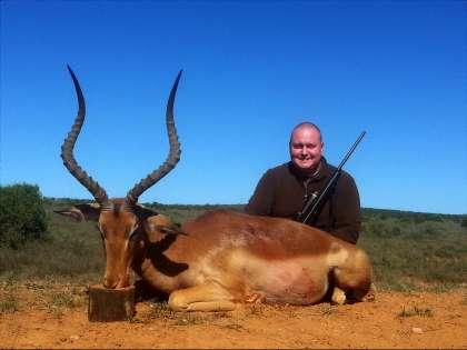 000 hektar jagt revirer, som sammen med den øvrige del af Eastern Cape, er kendt som et af de mest vildt og artsrige steder i verden et sandt jagt mekka for alle rejsende jægere.