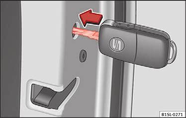 Få straks bilen kontrolleret på et værksted. Anvisning Dørene kan låses op og åbnes indefra ved at trække i dørhåndtaget. Du skal muligvis trække to gange i dørhåndtaget Side 94.