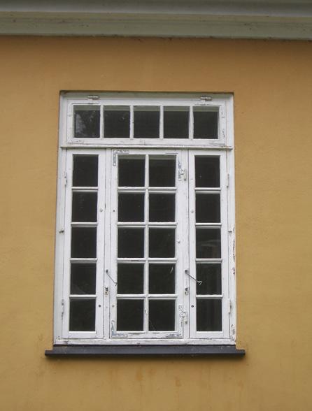 vinduer med kitfals