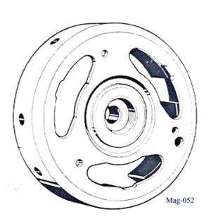 I svinghjulet er der et antal permanente magneter, typisk 4 magneter, 2 sydpoler og 2 nordpoler.