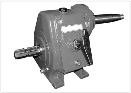 3 - Beskrivelse Gearkasse Afhængigt af blæsermodel anvendes to forskellige gearkasser. Gearkassen til AB750 og AB820 blæserne har to hastigheder. Udvekslingsforholdet er som følger: AB750 1.