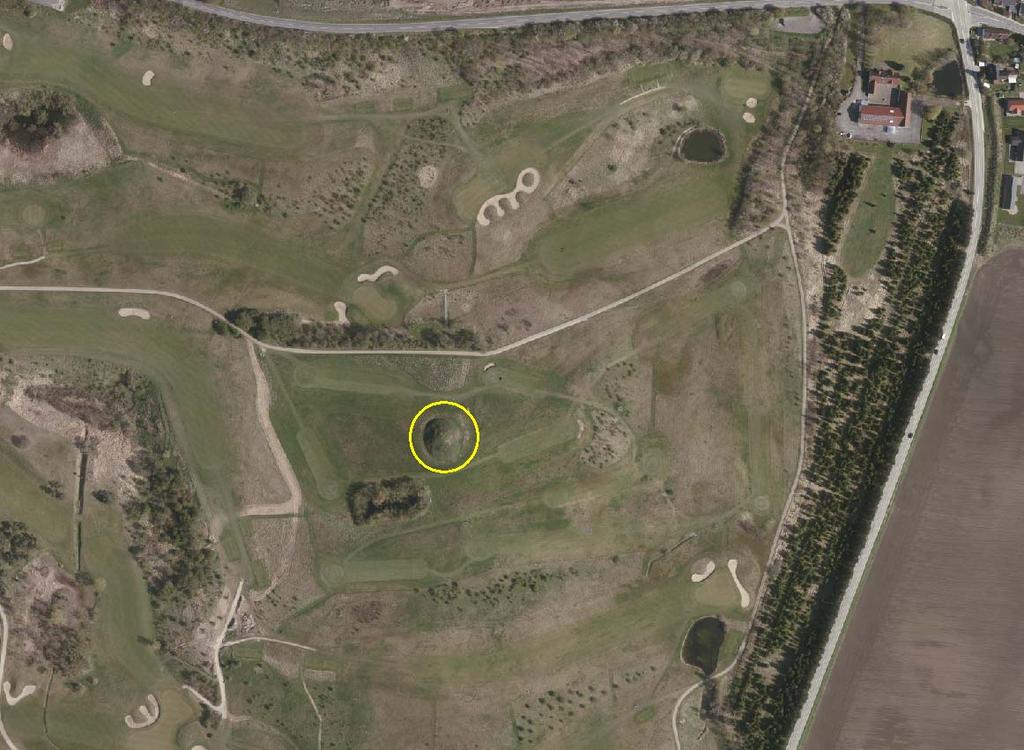 Maglehøj Denne kæmpehøj er beliggende på golfbanen, se Kort 8.
