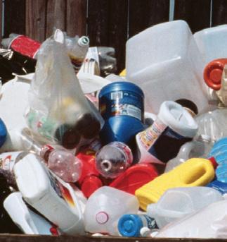 Skal ikke... Meget affald kan genbruges, andet er farligt for miljøet. Derfor skal det ikke i affaldsposen. Det gælder bl.a.: Plastflasker og dunke fra f.eks.