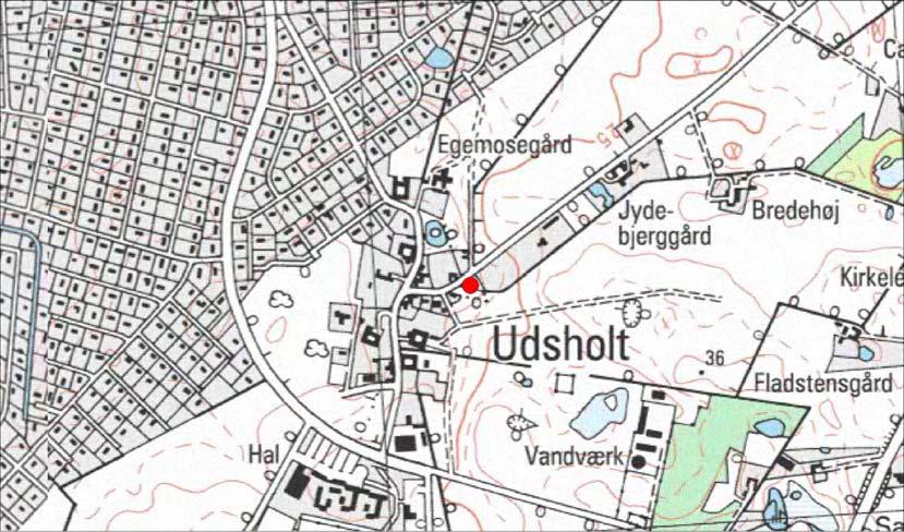 Udsholt landsby Museet var ikke på forhånd informeret om kabellægningen i Udsholt landsby, men blev kontaktet da man under gravearbejdet stødte på flere store sten ved Jydebjergvej 10.