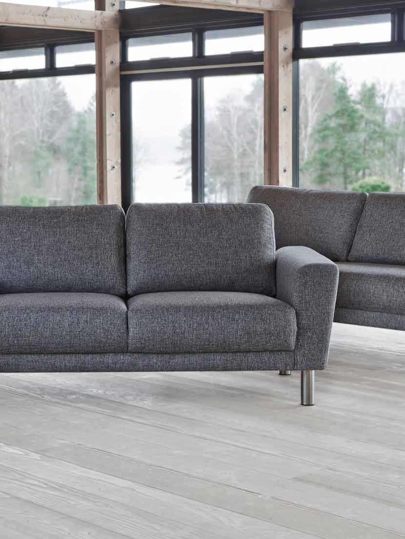 47% FÅS KUN HOS MØBLÉR Stamford sofa Monteret med gråt stof i dessin Rocco. Krom ben. 3 pers. sofa L228 cm. Pris 4.