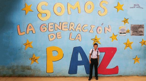Vi er fredens generation, står der på skolens væg. Elkin håber, at der kommer rigtig fred i Colombia. Han vil helst ikke opleve krigen, sådan som hans far og mor har gjort.
