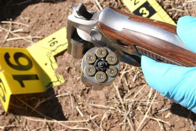 CLOSE RANGE GUNFIGHT, TUBAC, AZ Drug smuggler s revolver. All six shots in the revolver were fired. Tubac, AZ, Smuggler s gun CASE STUDY 3 Chihuahua, Mexico 60 mi.