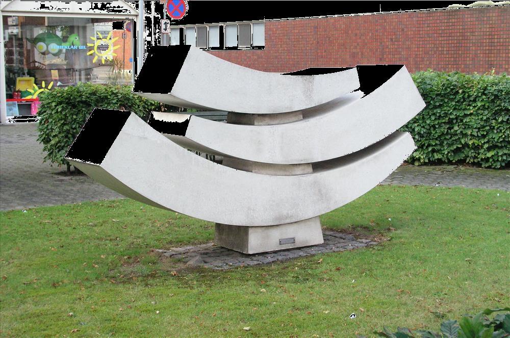 10. Ved Vejen Hans August Andersen, 1981, hvid beton. Skulpturen er inspireret af dens placering tæt ved byens gamle indfaldsvej.