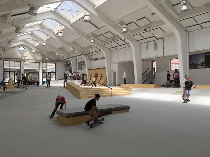 Derfor laver vi en tur til Copenhagen Skatepark (indendørs) med fede ramper og seje