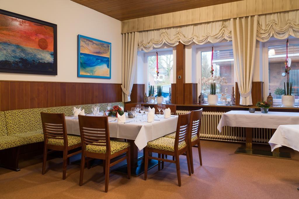 På Hotel Gammelby inkluderer opholdet 2 overnatninger med morgenbuffet, 1 x 3 retters menu lørdag, 1 velkomst drink, og 1 fl. vand på værelset.