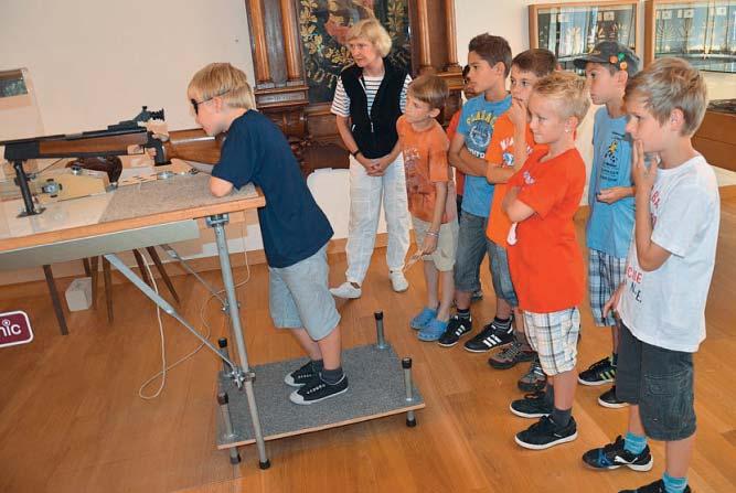 MUSÉE SUISSE DU TIR BERNE Musée suisse du tir (MST) Introduites en 2006, les nouvelles activités du Musée (visites pour enfants, visites avec concours de tir) ont entraîné une augmentation constante