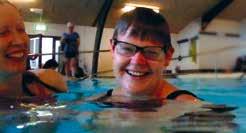 En weekend med HASAM og Halliwick-folk Jeg er en pige, der er handicappet, og som har godt af at komme til svømning. Jeg svømmer hver uge sammen med min hjælper, der hedder Hanne Bjørling.
