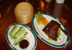 pancakes, spring onions, cucumber and Peking sauce 18. Stegt Kongerejer m.