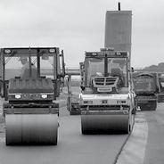 Et af de øvrige virkemidler Aalborg Kommune har taget i anvendelse for at begrænse trafikstøjen er brug af støjdæmpende asfalt ved udskiftning af vejbelægninger på indfaldsvejene og de større