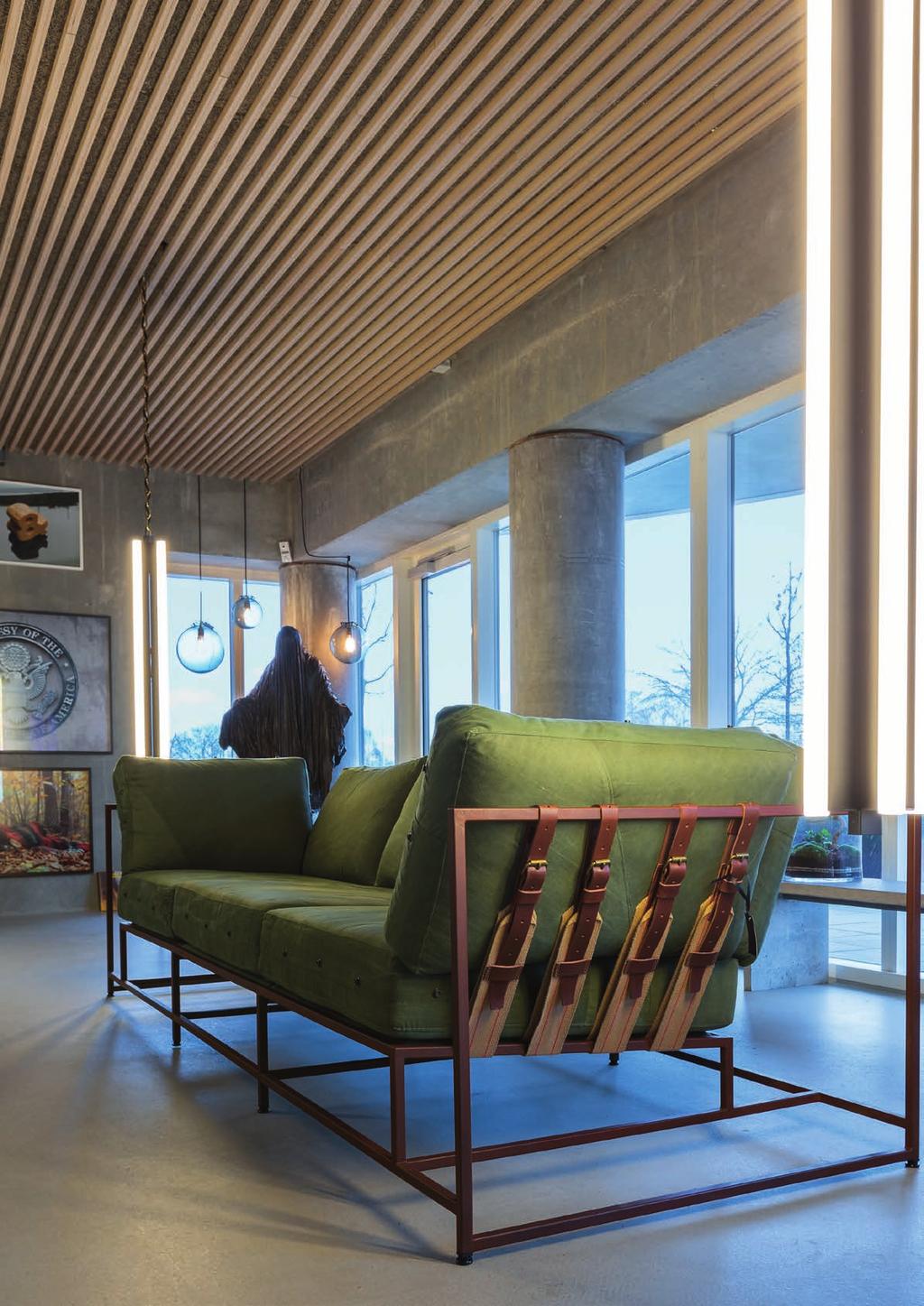Eksklusivt loft blandt unikt interiør En ramme af rå beton er stylet med eksklusive produkter i møbel-, interiørog kunstbutikken UniqueRoom.