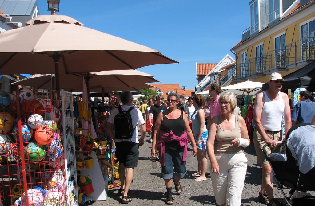 Flere af de udviklingstræk der siden 1998 har gjort sig gældende i Frederikshavn Kommune, svarer til udviklingen på landsplan.