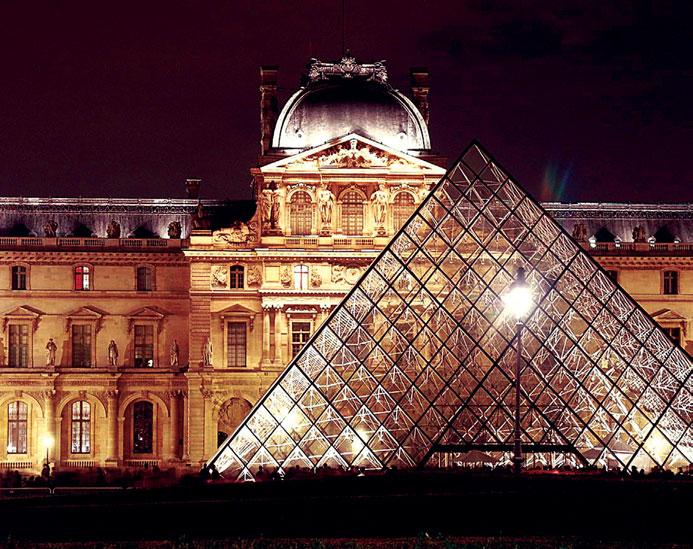 Musee du Louvre, Paris foto: www.parissnapshot.com Et biblioteksystem med skjulte skatter; små gullkorn som ligger i løsningen!