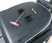 Montering af kurv på sæde (Ekstra udstyr) Komplet