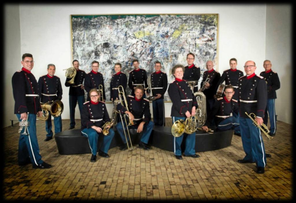 PRINSENS MUSIKKORPS Fredag den 26. april kl. 13.00-15.00 Prinsens Musikkorps er et messingorkester med slagtøj og består af 16 professionelle musikere.