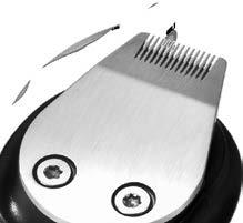 Sæt kammen på skægget og klip nedad imod skægstubbens vokseretning. For at klippe overskægget, skal du først rede det lige ned til læben.