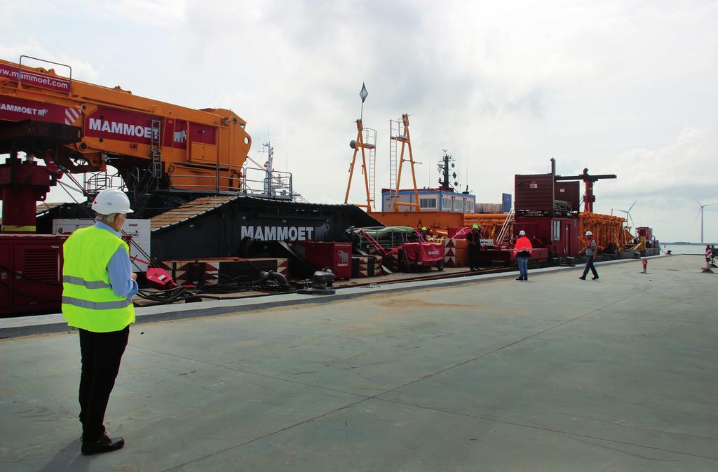 SEPTEMBER 2017 HAVNENYT Fuld aktion på den nye offshore kaj i Thyborøn Der er travlhed på den nye offshore kaj Limfjordskaj II, som blev indviet tilbage i oktober 2016 på Thyborøn Havn.