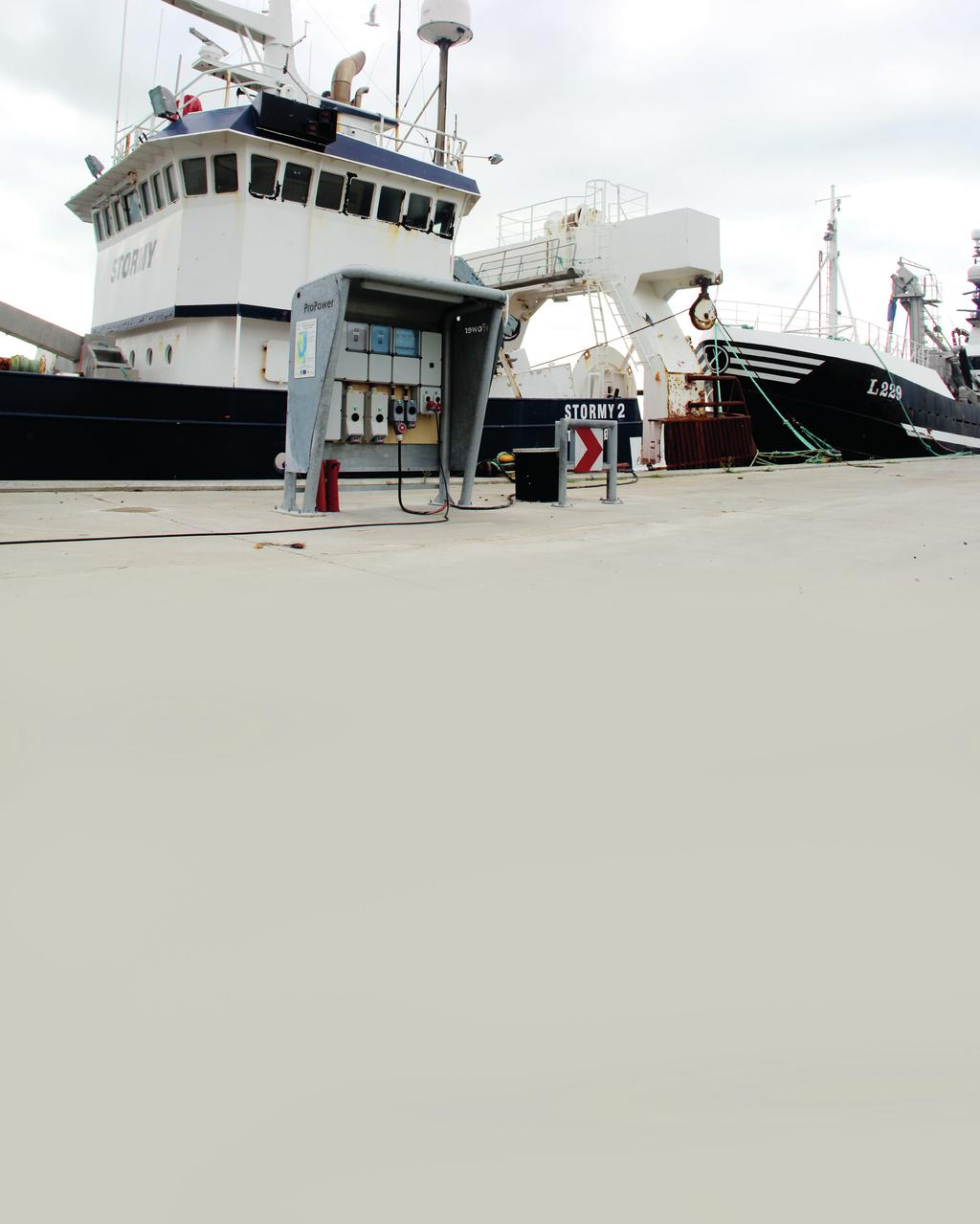 Nye El standere på Thyborøn Havn Det har betydning at fartøjer kan forsynes med strøm, mens de er i havn.