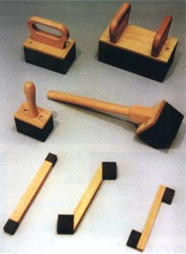 Slibesten med træhåndtag, fås i flere varianter og flere typer slibesten. Kan anvendes til kommutator og slæberinge. Velegnet til slibning af kobber, messing, bronze, støbejern og stål.