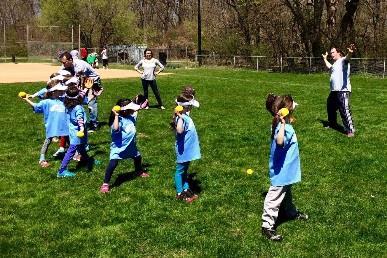 Børnehaveforløb med Amerikansk Rundbold / "Softball og leg" for 5-6-årige Projektet vil afprøve at introducere amerikansk rundbold til børnehavebørn med henblik på at børnene (og deres forældre)
