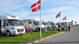 Afslapning er en stor del af ferieoplevelsen. Men ligner de måske ikke de andre gæster der ferierer Danmark?