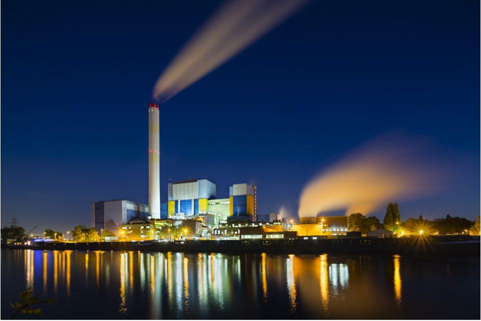 Regulering af fyringsanlæg efter EU-direktiver Implementering i DK: Industri emissions direktivet (IED) ved: Store fyr bekendtgørelsen: > 50 MW (indfyret effekt) Mellemstore fyr direktivet (MCPD)
