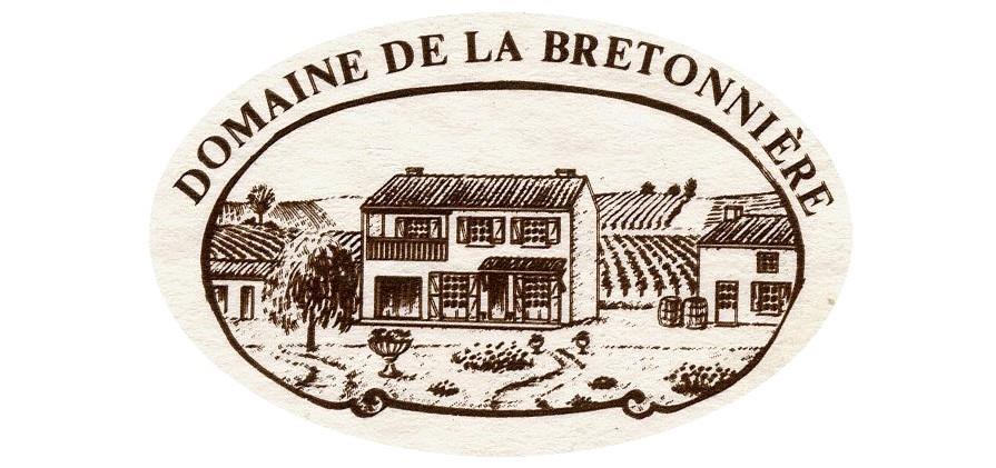 Domaine de La Bretonnière er ejet af familien Charpentier og i dag er det 4 generation - brødrene Pierre-Yves og Patrice Charpentier - der står bag vinene.