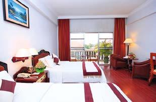 måltider. Læs mere om hotellet på: www.thanhbinhriverside.com SOMADEVI ANGKOR RESORT & SPA (Siem Riep) 4 stjernet - Deluxe Poolview værelser Lækkert 4 stjernet hotel i Siem Rieps centrum.