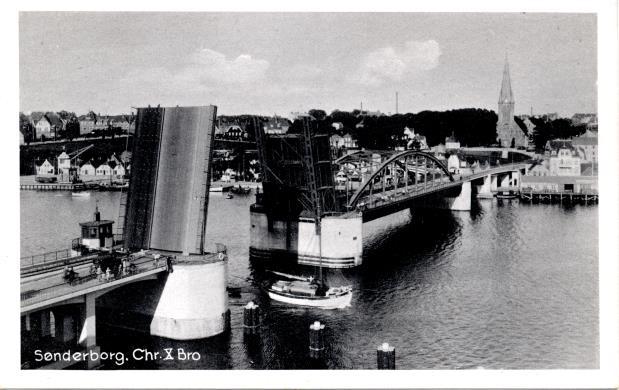 Hans plan var at erstatte den elektriske færge med pontonbroen, og det var specielt vigtigt at broen kunne åbnes så postbåden til Thurø skulle kunne passere.