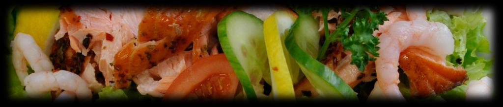 Blandet grøn mix-salat med krebsehaler, Læsø-rejer & crabfish.