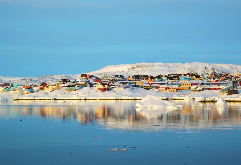 Derudover skal du udforske terrænet langs kysten til Bredebugten, Jorden Rundt på sletten bag Ilulissat, ind mod fjorden til Allaaniarfik, og endeligt kommer du også op på