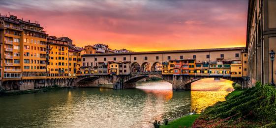 Opgave 9 + 4 5 + 47 For at bestemme bredden af floden Arno i Firenze måles fra to punkter A og B, der ligger med afstanden00 m på den ene bred, sigtevinkler CAD = 4og CBD = 66til et