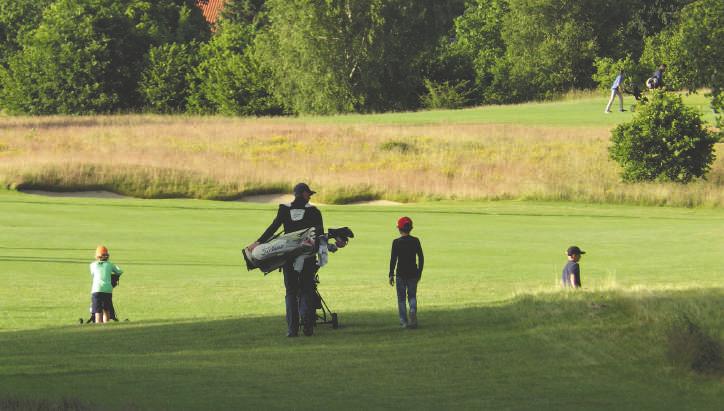 Jyske Bank Generationsturnering Vores klassiske generationsturnering er en parturnering, hvor parret skal være beslægtet i lige linje. Den ene spiller kan være medlem af anden golfklub.