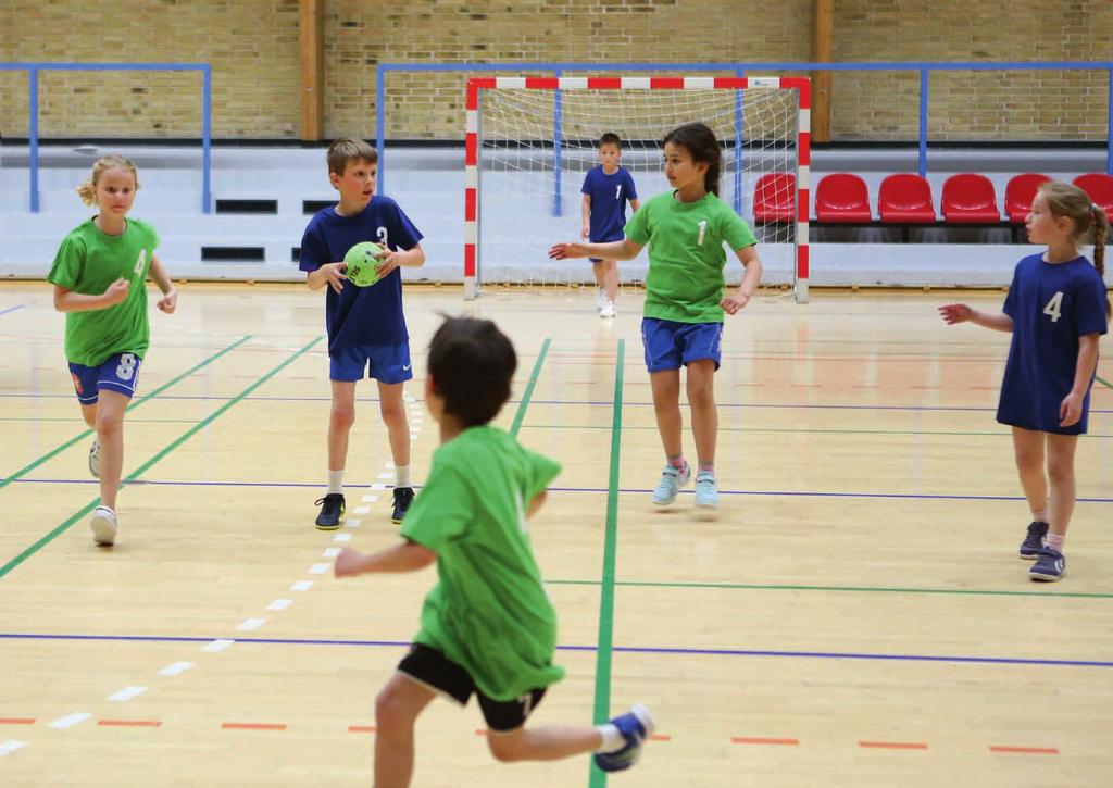 INTRODUK TION TIL HÅNDBOLDK ARAVANEN Håndboldkaravanen er et tiltag, der introducerer skolebørn for håndbold.